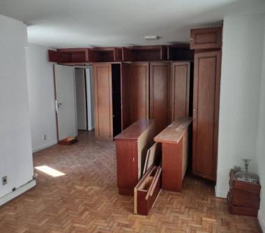 Quarto do casal com guarda-roupa 