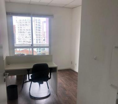 Sala com linda vista da cidade