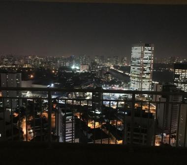 Vista da cidade  a noite 