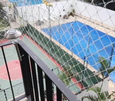 piscina semi-olímpica climatizada e quadra de esportes