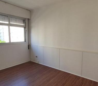 Quarto com armário embutido super espaçoso  