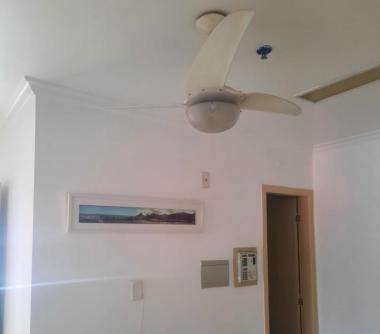 Sala comercial com ventilador de teto 