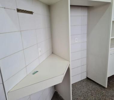 bancada e espaço para geladeira 